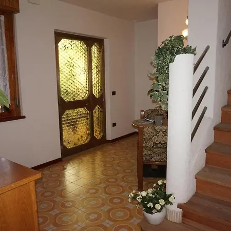 Lovely Semi-detached With Private Garden *