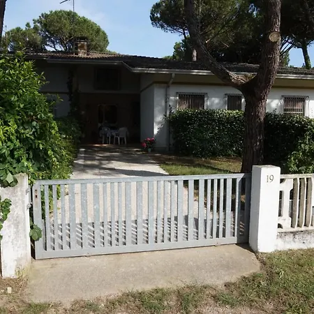 Villa Lovely Semi-detached With Private Garden *